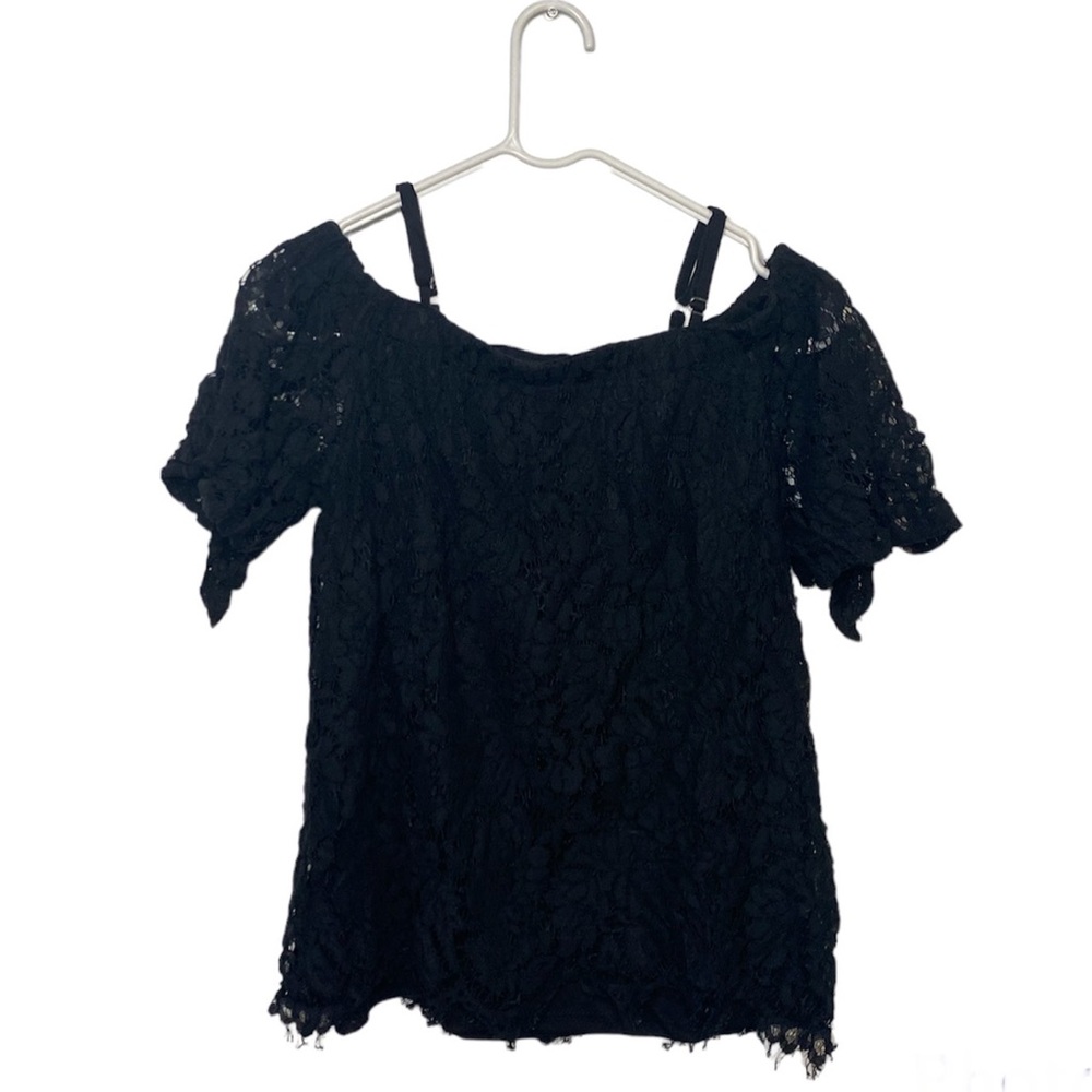 No Boundaries off the shoulder lace top